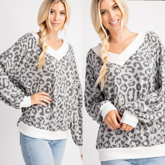 White leopard brushed knit oversized top - Picture 4 of 8